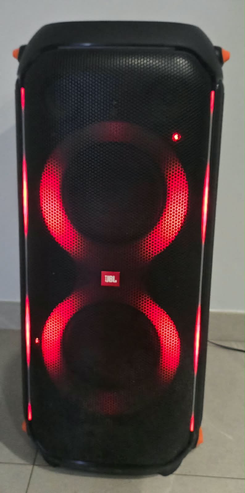 Photo n°2 représentant le produit "Enceinte JBL"