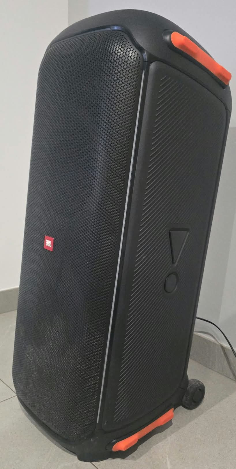 Photo n°4 représentant le produit "Enceinte JBL"