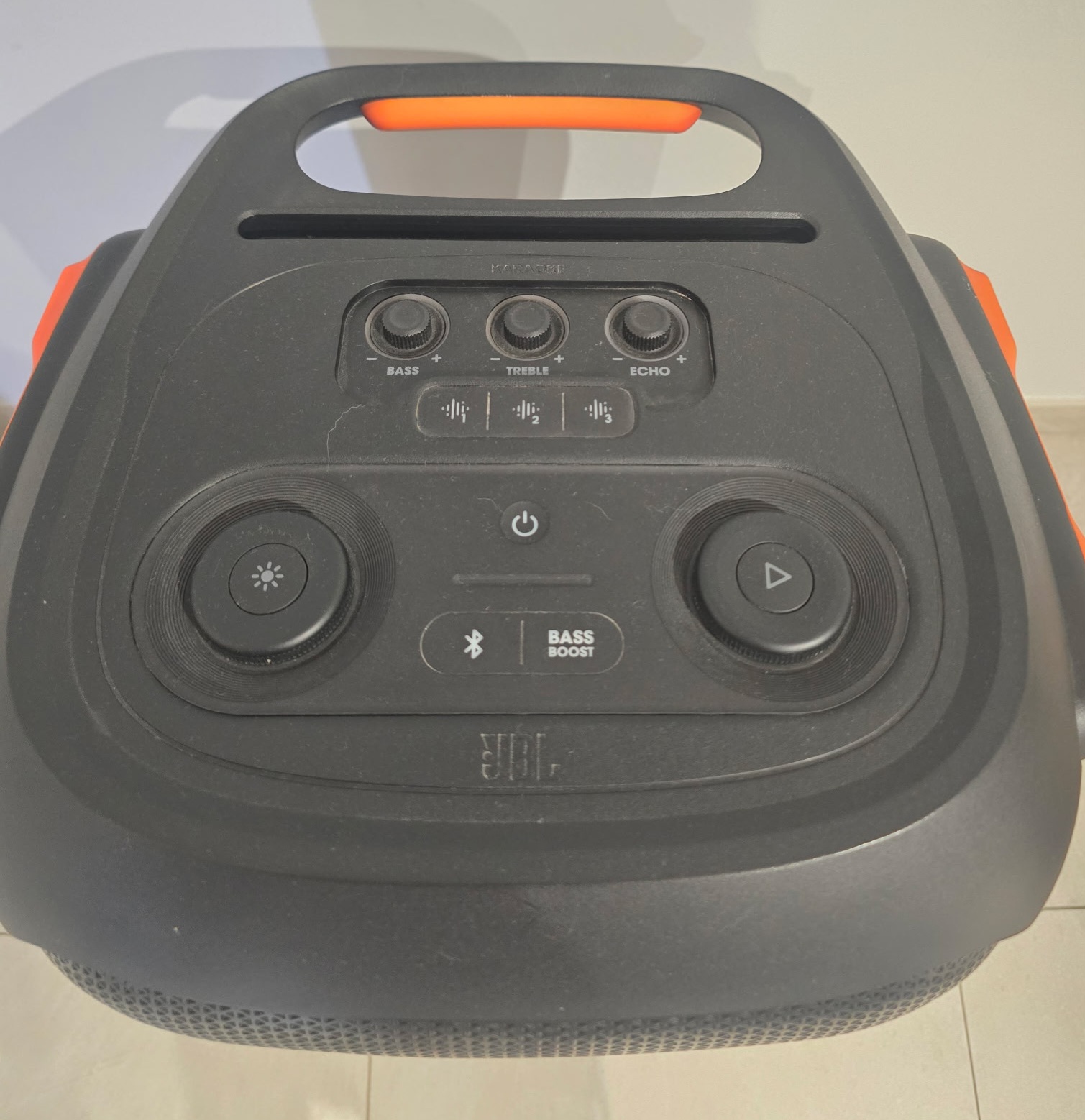Photo n°5 représentant le produit "Enceinte JBL"